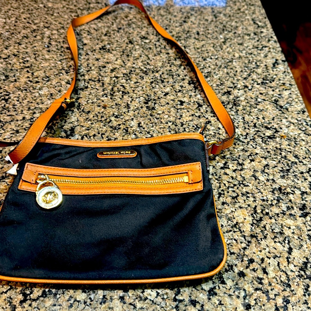 EUC Michael kors crossbody.